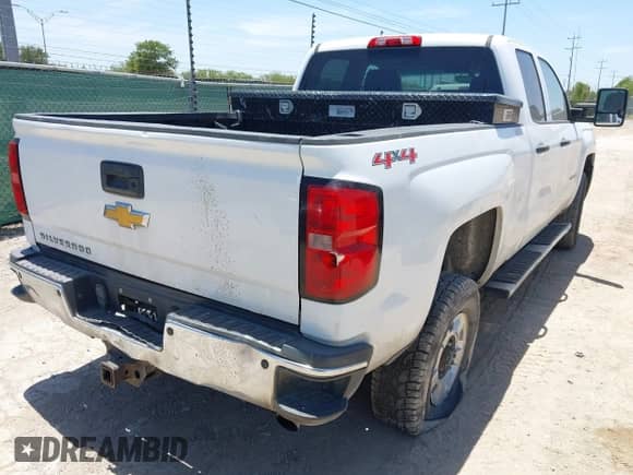 2015 Chevrolet Silverado 2500HD Work Truck z VIN 1GC2KUEG0FZ536905, wystawiony jako IAAI lot #42828973 z przebiegiem 311 106 mil mil oraz . Historia ofert i sprzedaży dostępna na DreamBid. Obrazek 4.