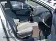 2010 Hyundai Elantra GLS z VIN KMHDU4AD9AU940589, wystawiony jako IAAI lot #42864993 z przebiegiem 92 162 mil mil oraz . Historia ofert i sprzedaży dostępna na DreamBid. Obrazek 5.