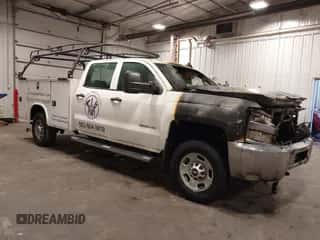 2015 Chevrolet Silverado 2500HD Work Truck z VIN 1GC1CUEG8FF641153, wystawiony jako IAAI lot #42950169 z przebiegiem Nie podano mil oraz . Historia ofert i sprzedaży dostępna na DreamBid. Obrazek 1.