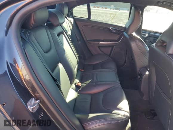2015 Volvo S60 T5 Drive-E Platinum с VIN YV140MFM4F2353223, выставлен на аукционе Copart как лот 45112895 с пробегом 83 030 миль миль и Списание • Salvage title. История ставок и продаж доступна на DreamBid. Изображение 10.