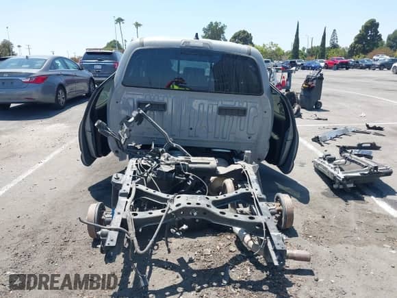 2021 Toyota Tacoma SR5 с VIN 3TYBZ5DN8MT000904, выставлен на аукционе IAAI как лот 42651517 с пробегом 68 366 миль миль и . История ставок и продаж доступна на DreamBid. Изображение 16.