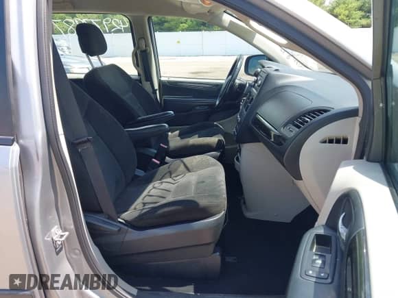 2016 Dodge Grand Caravan SE with VIN 2C4RDGBG7GR348621, listed as a IAAI auction lot 42977987 with 94,483 mi miles and . Bid and sale history available at DreamBid. Image 5.