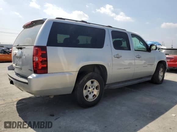 2010 Chevrolet Suburban LT z VIN 1GNUCJE04AR216753, wystawiony jako Copart lot #72060635 z przebiegiem 154 206 mil mil oraz Czysty tytuł • Clean title. Historia ofert i sprzedaży dostępna na DreamBid. Obrazek 3.