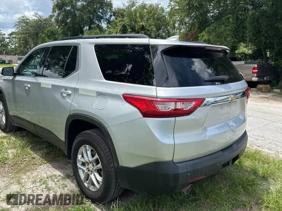 2019 Chevrolet Traverse LT Cloth with VIN 1GNEVMKW7KJ166875, listed as a Copart auction lot 68889035 with 35,180 mi miles and Clean title. Bid and sale history available at DreamBid. Image 3.
