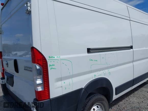 2023 Ram ProMaster Cargo z VIN 3C6LRVDG1PE563915, wystawiony jako IAAI lot #43157899 z przebiegiem 60 680 mil mil oraz . Historia ofert i sprzedaży dostępna na DreamBid. Obrazek 19.