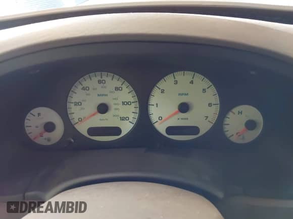 2002 Dodge Caravan ES with VIN 2B4GP54L72R581126, listed as a IAAI auction lot 42317138 with Not provided miles and . Bid and sale history available at DreamBid. Image 7.