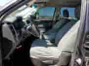 2016 Ram 1500 Tradesman z VIN 1C6RR7SM0GS173190, wystawiony jako Copart lot #49569325 z przebiegiem 276 451 mil mil oraz Szkoda całkowita • Salvage title. Historia ofert i sprzedaży dostępna na DreamBid. Obrazek 7.