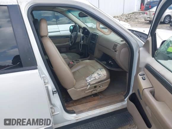 2002 Ford Explorer with VIN 1FMZU75E22ZA26702, listed as a IAAI auction lot 43023753 with 299,559 mi miles and . Bid and sale history available at DreamBid. Image 5.