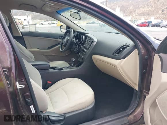 2015 Kia Optima LX z VIN 5XXGM4A73FG352034, wystawiony jako IAAI lot #43258532 z przebiegiem 208 826 mil mil oraz . Historia ofert i sprzedaży dostępna na DreamBid. Obrazek 5.