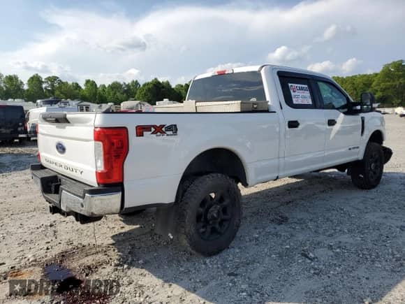 2017 Ford F-250 Lariat с VIN 1FT7W2BTXHEC81609, выставлен на аукционе Copart как лот 55290255 с пробегом 177 490 миль миль и Списание • Salvage title. История ставок и продаж доступна на DreamBid. Изображение 3.