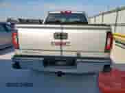2018 GMC Sierra 1500 SLT z VIN 3GTP1NEC2JG312698, wystawiony jako Copart lot #82248715 z przebiegiem 296 885 mil mil oraz Czysty tytuł • Clean title. Historia ofert i sprzedaży dostępna na DreamBid. Obrazek 6.