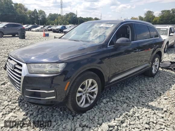 2017 Audi Q7 Premium Plus with VIN WA1LAAF7XHD008187, listed as a Copart auction lot 71292445 with 125,588 mi miles and Salvage title. Bid and sale history available at DreamBid. Image 1.