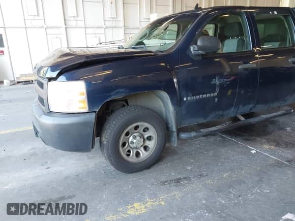 2007 Chevrolet Silverado 1500 1LT with VIN 2GCEC13C071596797, listed as a IAAI auction lot 43273072 with 213,634 mi miles and . Bid and sale history available at DreamBid. Image 6.