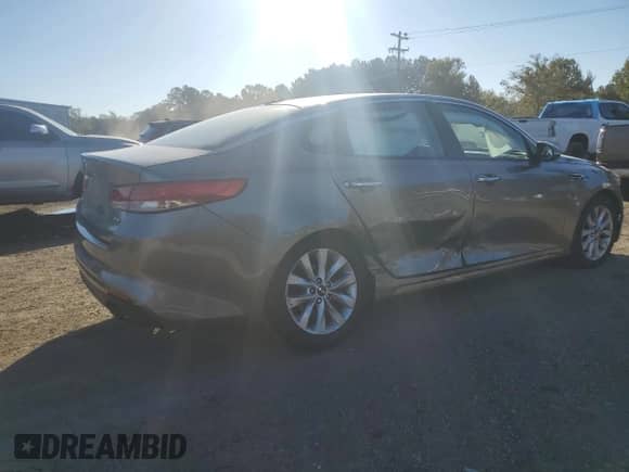 2016 Kia Optima EX z VIN 5XXGU4L33GG084047, wystawiony jako Copart lot #90309115 z przebiegiem 72 619 mil mil oraz Szkoda całkowita • Salvage title. Historia ofert i sprzedaży dostępna na DreamBid. Obrazek 3.