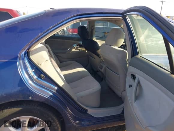 2011 Toyota Camry LE z VIN 4T1BF3EK1BU626148, wystawiony jako IAAI lot #43477486 z przebiegiem 181 371 mil mil oraz . Historia ofert i sprzedaży dostępna na DreamBid. Obrazek 8.