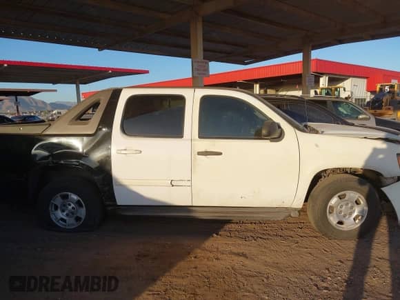 2009 Chevrolet Avalanche LTZ z VIN 3GNEC12009G115326, wystawiony jako IAAI lot #42219277 z przebiegiem 265 199 mil mil oraz . Historia ofert i sprzedaży dostępna na DreamBid. Obrazek 13.