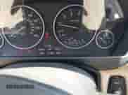 2013 BMW 3 Series 320i z VIN WBA3B1C50DK130310, wystawiony jako IAAI lot #42341291 z przebiegiem 176 000 mil mil oraz . Historia ofert i sprzedaży dostępna na DreamBid. Obrazek 7.