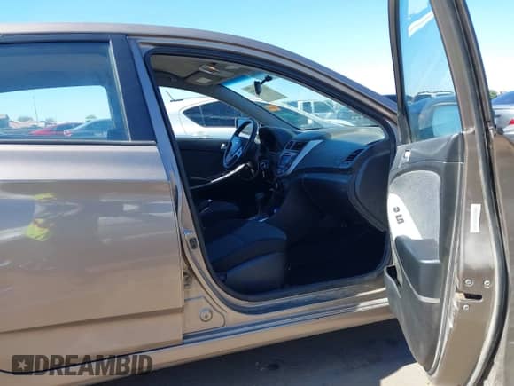 2013 Hyundai Accent GS с VIN KMHCT5AE7DU117306, выставлен на аукционе IAAI как лот 43347559 с пробегом 104 954 миль миль и . История ставок и продаж доступна на DreamBid. Изображение 5.