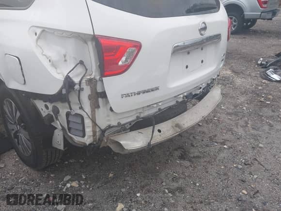 2018 Nissan Pathfinder SL with VIN 5N1DR2MM7JC654523, listed as a IAAI auction lot 41621533 with 136,560 mi miles and . Bid and sale history available at DreamBid. Image 6.