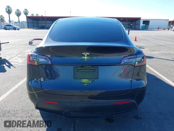 2024 Tesla Model Y с VIN 7SAYGDED7RF097801, выставлен на аукционе IAAI как лот 43345626 с пробегом 12 959 миль миль и . История ставок и продаж доступна на DreamBid. Изображение 16.