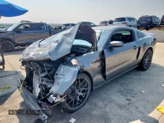 2013 Ford Mustang GT z VIN 1ZVBP8CF8D5274300, wystawiony jako Copart lot #70413255 z przebiegiem Nie podano mil oraz Szkoda całkowita • Salvage title. Historia ofert i sprzedaży dostępna na DreamBid. Obrazek 1.