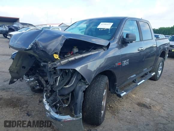 2018 Ram 1500 Big Horn z VIN 1C6RR7LM5JS247760, wystawiony jako IAAI lot #42306425 z przebiegiem 93 664 mil mil oraz . Historia ofert i sprzedaży dostępna na DreamBid. Obrazek 2.