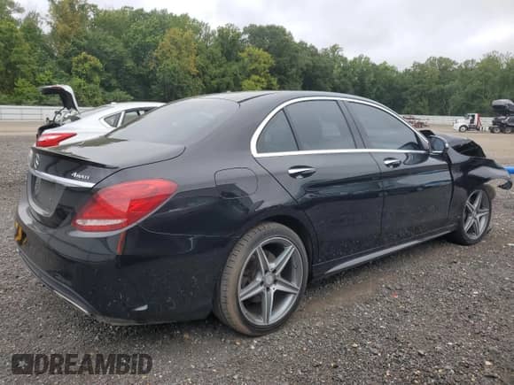 2015 Mercedes-Benz C 300 Luxury z VIN 55SWF4KB1FU051790, wystawiony jako Copart lot #68688765 z przebiegiem Nie podano mil oraz Szkoda całkowita • Salvage title. Historia ofert i sprzedaży dostępna na DreamBid. Obrazek 3.