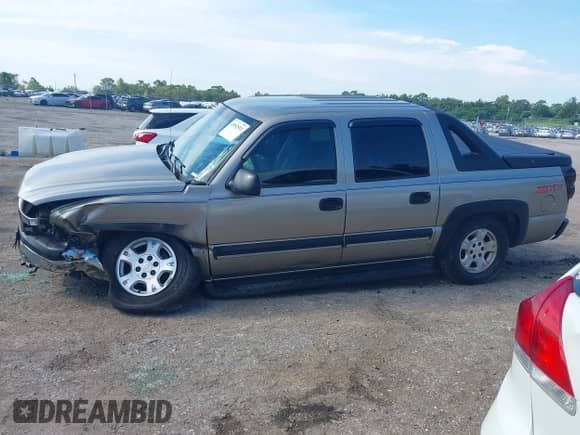 2003 Chevrolet Avalanche with VIN 3GNEC13T23G315110, listed as a IAAI auction lot 43092593 with 204,732 mi miles and . Bid and sale history available at DreamBid. Image 14.
