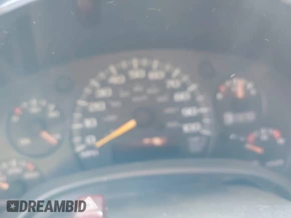 1998 Chevrolet Express Cargo YF7 z VIN 1GBFG15R5W1006466, wystawiony jako IAAI lot #41668464 z przebiegiem Nie podano mil oraz . Historia ofert i sprzedaży dostępna na DreamBid. Obrazek 7.