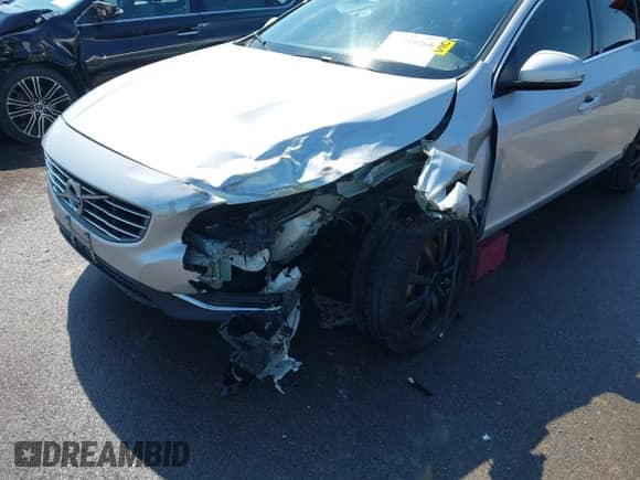 2016 Volvo S60 T5 Premier с VIN YV1612TKXG2401242, выставлен на аукционе IAAI как лот 42759766 с пробегом 98 822 миль миль и . История ставок и продаж доступна на DreamBid. Изображение 6.