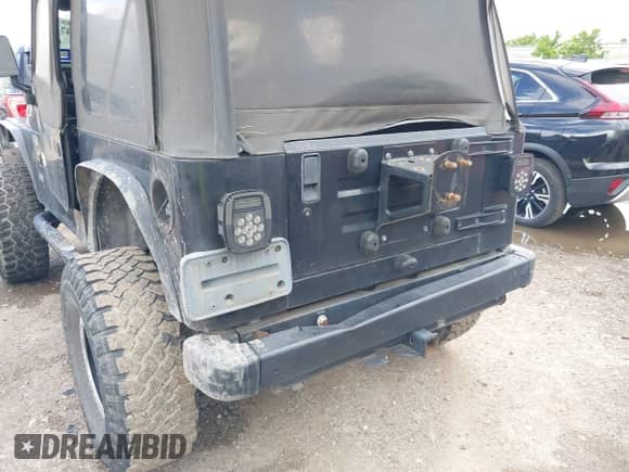 2002 Jeep Wrangler X z VIN 1J4FA39S82P750358, wystawiony jako IAAI lot #42678447 z przebiegiem 263 451 mil mil oraz . Historia ofert i sprzedaży dostępna na DreamBid. Obrazek 12.