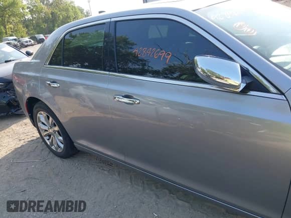 2016 Chrysler 300 C с VIN 2C3CCAKG4GH282755, выставлен на аукционе IAAI как лот 42842699 с пробегом 149 913 миль миль и . История ставок и продаж доступна на DreamBid. Изображение 13.