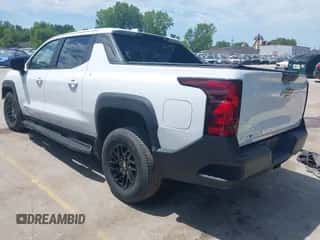 2024 Chevrolet Silverado EV Work Truck z VIN 1GC10VEL8RU200859, wystawiony jako IAAI lot #42334999 z przebiegiem 22 070 mil mil oraz . Historia ofert i sprzedaży dostępna na DreamBid. Obrazek 3.