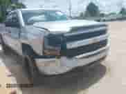 2017 Chevrolet Silverado 1500 Custom с VIN 1GCRCPEC5HZ389879, выставлен на аукционе IAAI как лот 42973352 с пробегом 155 697 миль миль и . История ставок и продаж доступна на DreamBid. Изображение 6.