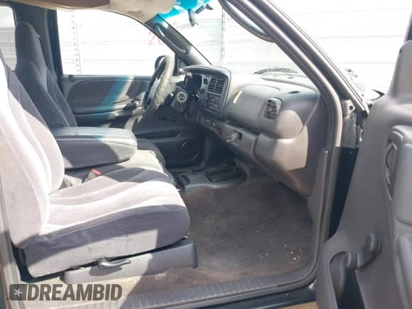 2000 Dodge Dakota z VIN 1B7GL22XXYS507435, wystawiony jako IAAI lot #42855517 z przebiegiem 244 156 mil mil oraz . Historia ofert i sprzedaży dostępna na DreamBid. Obrazek 5.