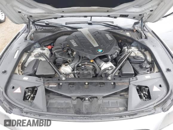 2012 BMW 7 Series 750i xDrive z VIN WBAKC6C58CC396561, wystawiony jako IAAI lot #42700568 z przebiegiem 135 433 mil mil oraz . Historia ofert i sprzedaży dostępna na DreamBid. Obrazek 10.