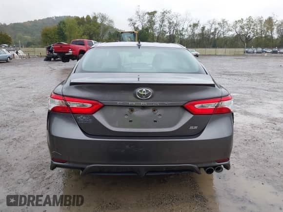 2020 Toyota Camry SE z VIN 4T1G11AK7LU943920, wystawiony jako IAAI lot #43352053 z przebiegiem 99 718 mil mil oraz . Historia ofert i sprzedaży dostępna na DreamBid. Obrazek 17.