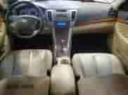 2010 Hyundai Sonata SE с VIN 5NPEU4AC8AH627530, выставлен на аукционе Copart как лот 51762365 с пробегом 191 011 миль миль и На запчасти • Non repairable. История ставок и продаж доступна на DreamBid. Изображение 8.