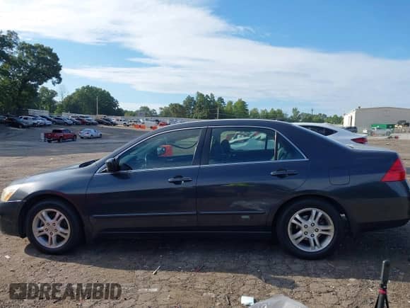 2007 Honda Accord EX с VIN 1HGCM567X7A131171, выставлен на аукционе IAAI как лот 43119696 с пробегом 306 480 миль миль и . История ставок и продаж доступна на DreamBid. Изображение 14.