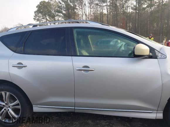 2010 Nissan Murano SL z VIN JN8AZ1MU8AW008606, wystawiony jako IAAI lot #41206960 z przebiegiem 148 138 mil mil oraz . Historia ofert i sprzedaży dostępna na DreamBid. Obrazek 13.