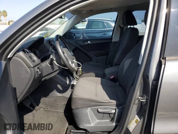 2013 Volkswagen Tiguan S с VIN WVGAV3AXXDW560819, выставлен на аукционе Copart как лот 85743675 с пробегом 120 484 миль миль и Чистый • Clean title. История ставок и продаж доступна на DreamBid. Изображение 7.