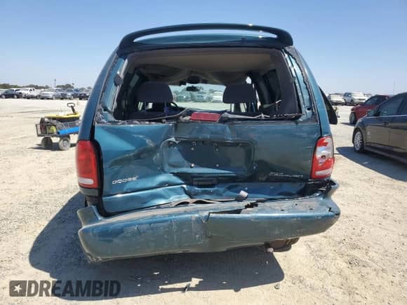 2000 Dodge Caravan SE with VIN 1B4GP44G2YB763370, listed as a Copart auction lot 64146365 with 162,852 mi miles and Salvage title. Bid and sale history available at DreamBid. Image 6.