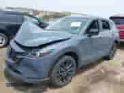 2024 Mazda CX-5 S Preferred z VIN JM3KFBCL5R0487533, wystawiony jako IAAI lot #42493484 z przebiegiem 6 791 mil mil oraz . Historia ofert i sprzedaży dostępna na DreamBid. Obrazek 2.