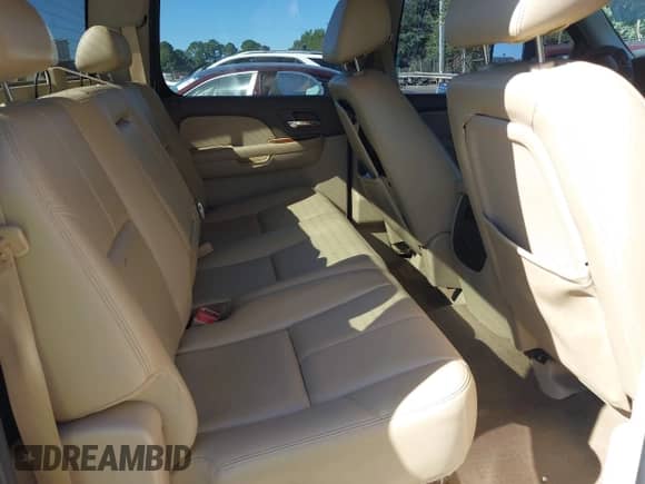 2010 Chevrolet Silverado 2500HD LTZ z VIN 1GC4KYB64AF100614, wystawiony jako IAAI lot #43478666 z przebiegiem 200 984 mil mil oraz . Historia ofert i sprzedaży dostępna na DreamBid. Obrazek 8.