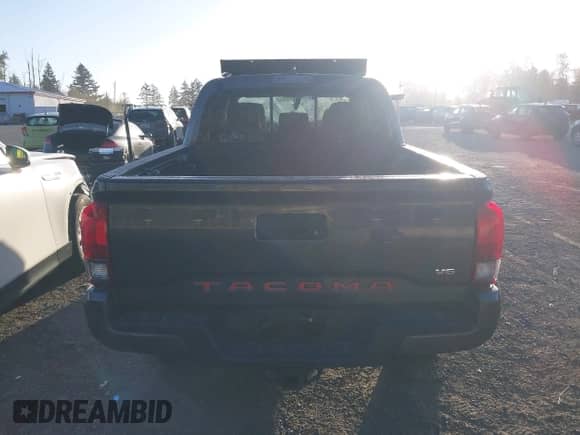 2017 Toyota Tacoma SR5 z VIN 3TMCZ5AN7HM089004, wystawiony jako IAAI lot #43401587 z przebiegiem 103 356 mil mil oraz . Historia ofert i sprzedaży dostępna na DreamBid. Obrazek 17.