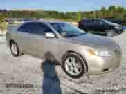 2007 Toyota Camry XLE z VIN 4T1BE46K27U029542, wystawiony jako Copart lot #71524365 z przebiegiem 185 774 mil mil oraz Szkoda całkowita • Salvage title. Historia ofert i sprzedaży dostępna na DreamBid. Obrazek 4.