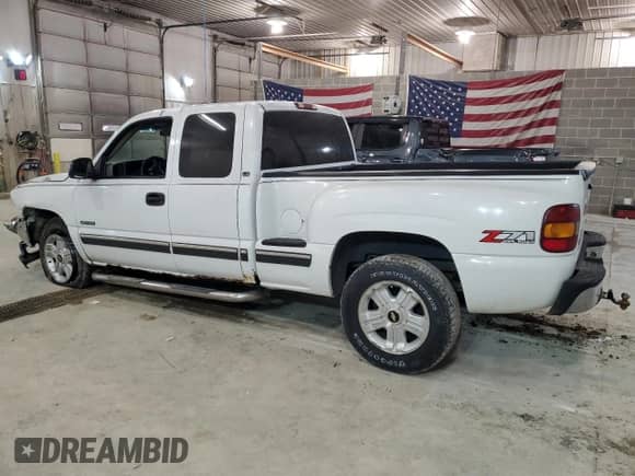 2000 Chevrolet Silverado 1500 LS with VIN 2GCEK19V3Y1369875, listed as a Copart auction lot 44455105 with 291,111 mi miles and Salvage title. Bid and sale history available at DreamBid. Image 2.