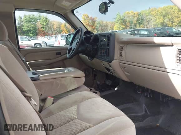 2006 Chevrolet Silverado 1500 LT1 z VIN 1GCEK19Z16Z220095, wystawiony jako IAAI lot #43547926 z przebiegiem 141 419 mil mil oraz . Historia ofert i sprzedaży dostępna na DreamBid. Obrazek 5.