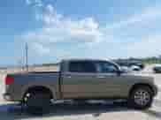 2007 Toyota Tundra Limited z VIN 5TBEV58147S460599, wystawiony jako IAAI lot #42476925 z przebiegiem 253 793 mil mil oraz . Historia ofert i sprzedaży dostępna na DreamBid. Obrazek 13.