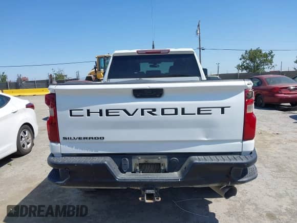 2020 Chevrolet Silverado 2500HD Work Truck z VIN 1GC1YLEY7LF237809, wystawiony jako IAAI lot #42468327 z przebiegiem 117 826 mil mil oraz . Historia ofert i sprzedaży dostępna na DreamBid. Obrazek 16.